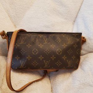 Luis Vuitton Monogram Troyteur shoulder cross body bag